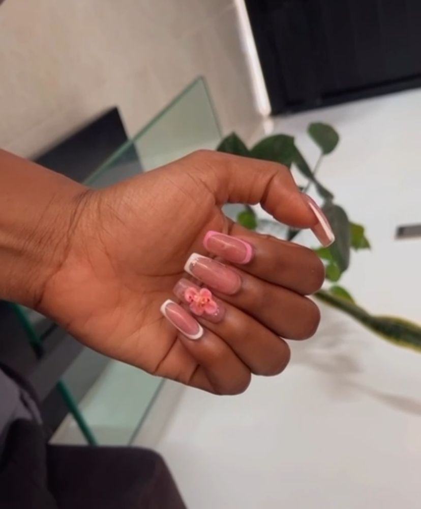 Uñas semipermanentes diseño elegante