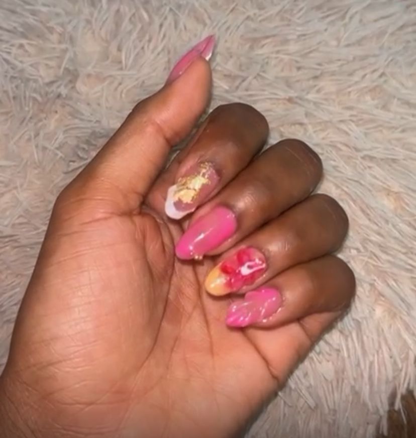 Manicure francesa moderna